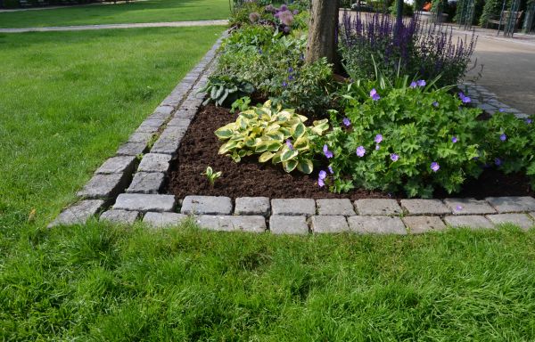 Flower Bed Mulching in Walla Walla